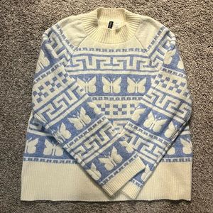 Large H&M blue and white patterned sweater